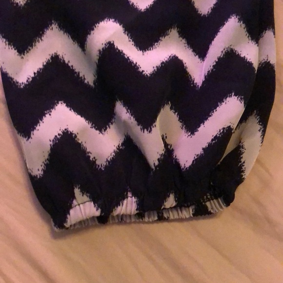 Black and off white dress with gold zipper in back - Picture 3 of 4